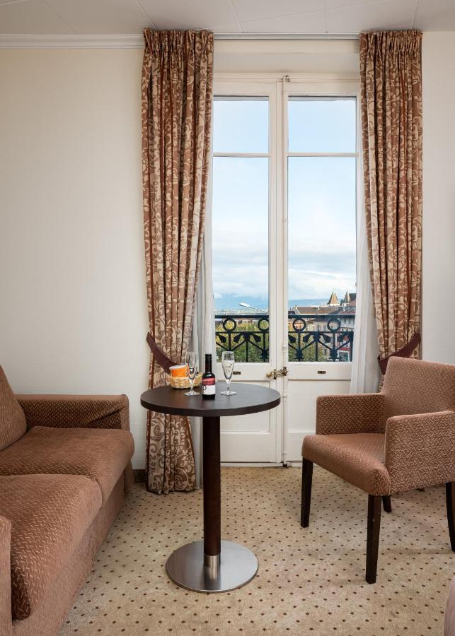 Hotel Des Alpes نيون المظهر الخارجي الصورة